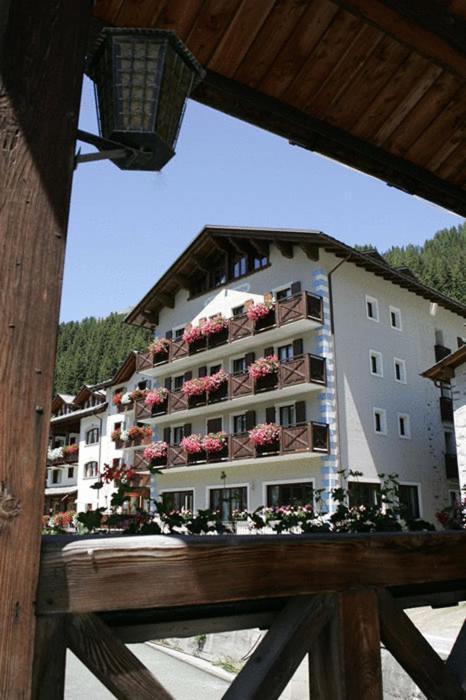 Hotel Compagnoni Santa Caterina Valfurva Exterior photo